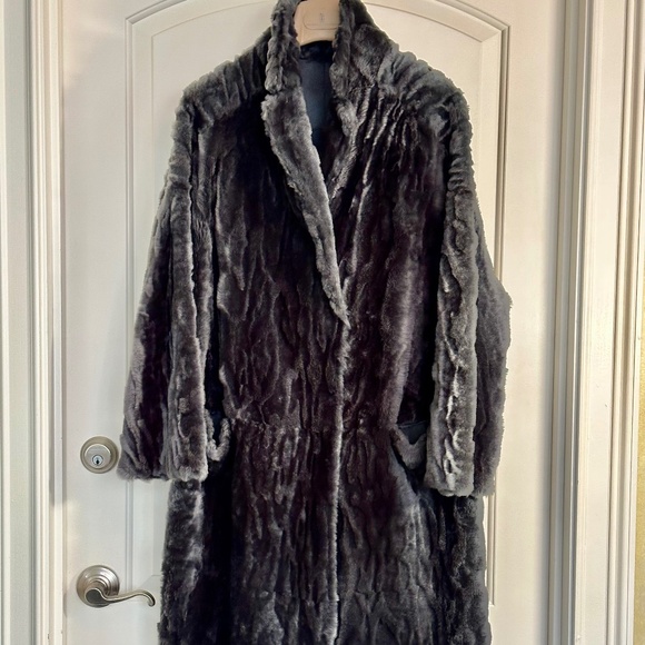 Brunello Cucinelli Reversible Lambskin Textured Fur Coat WOMENS SZ IT 44 / US 8 - Picture 2 of 16